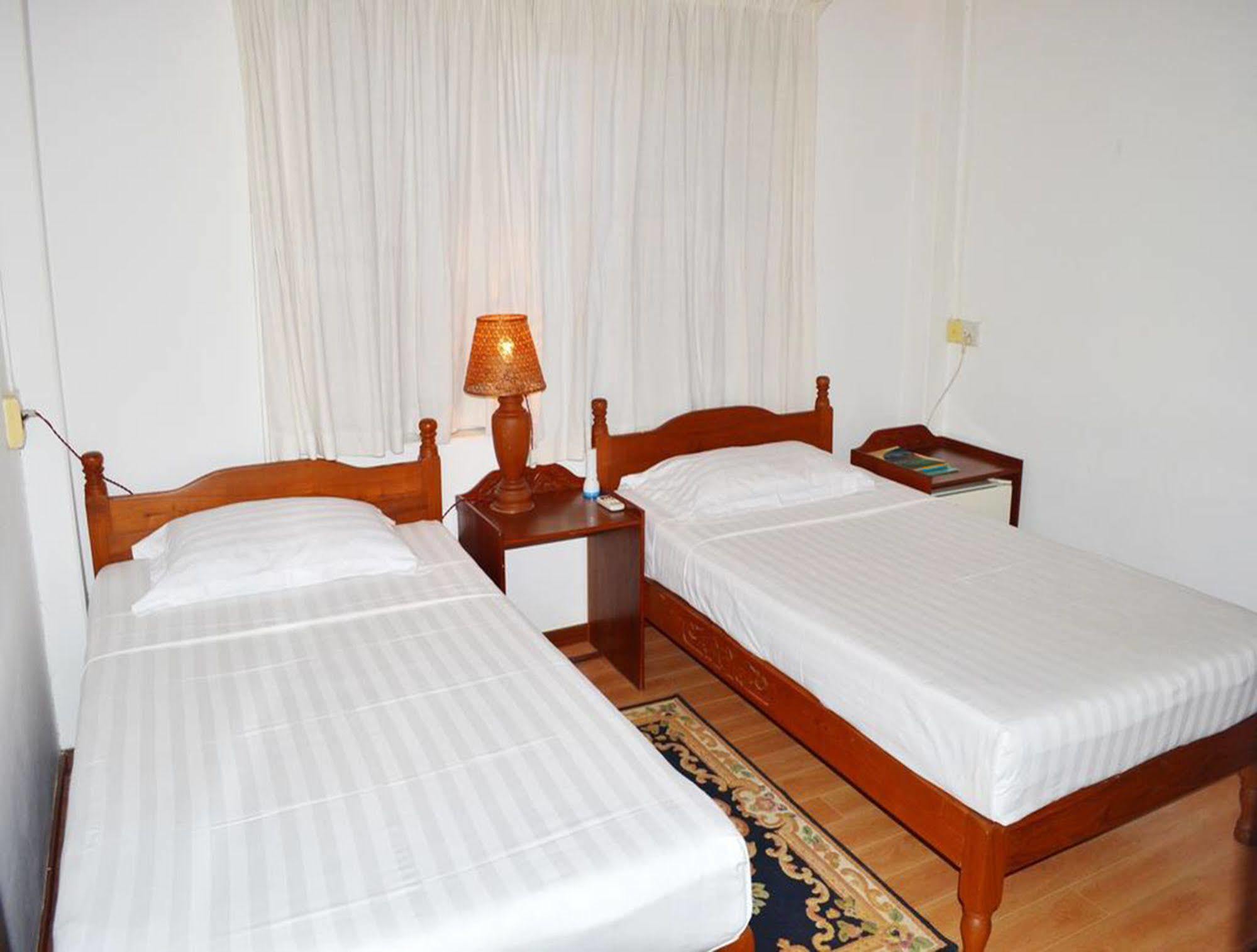 Thurizza Hotel Баган Экстерьер фото