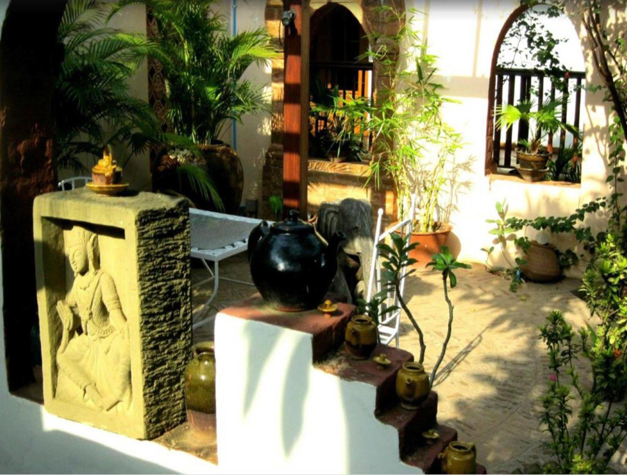 Thurizza Hotel Баган Экстерьер фото